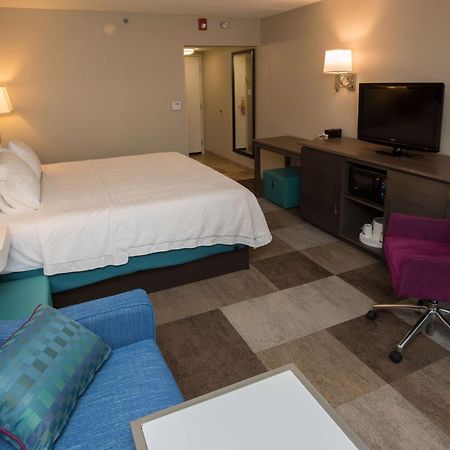 Hampton Inn Вустер Экстерьер фото
