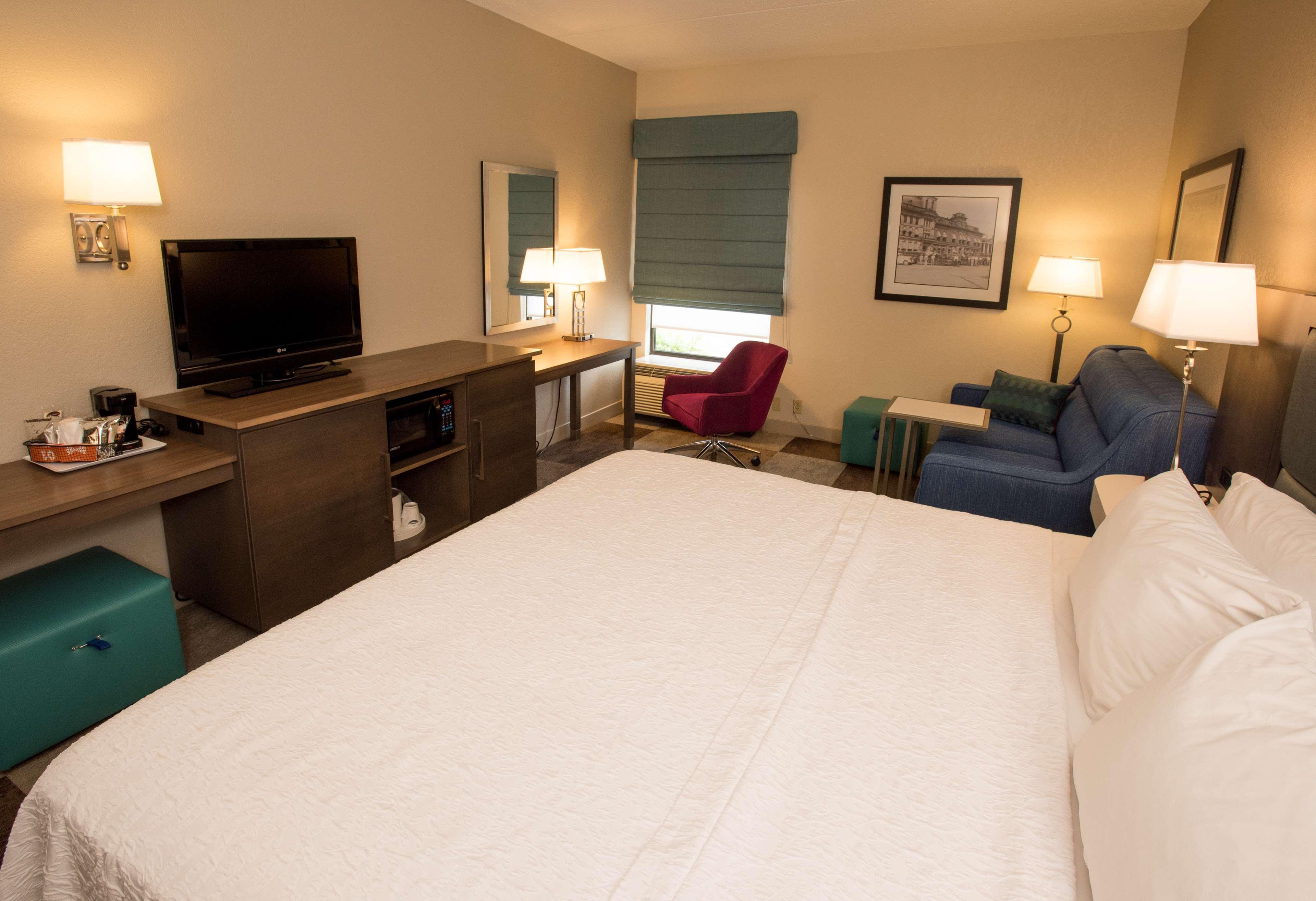 Hampton Inn Вустер Экстерьер фото