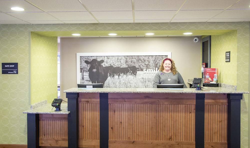 Hampton Inn Вустер Экстерьер фото