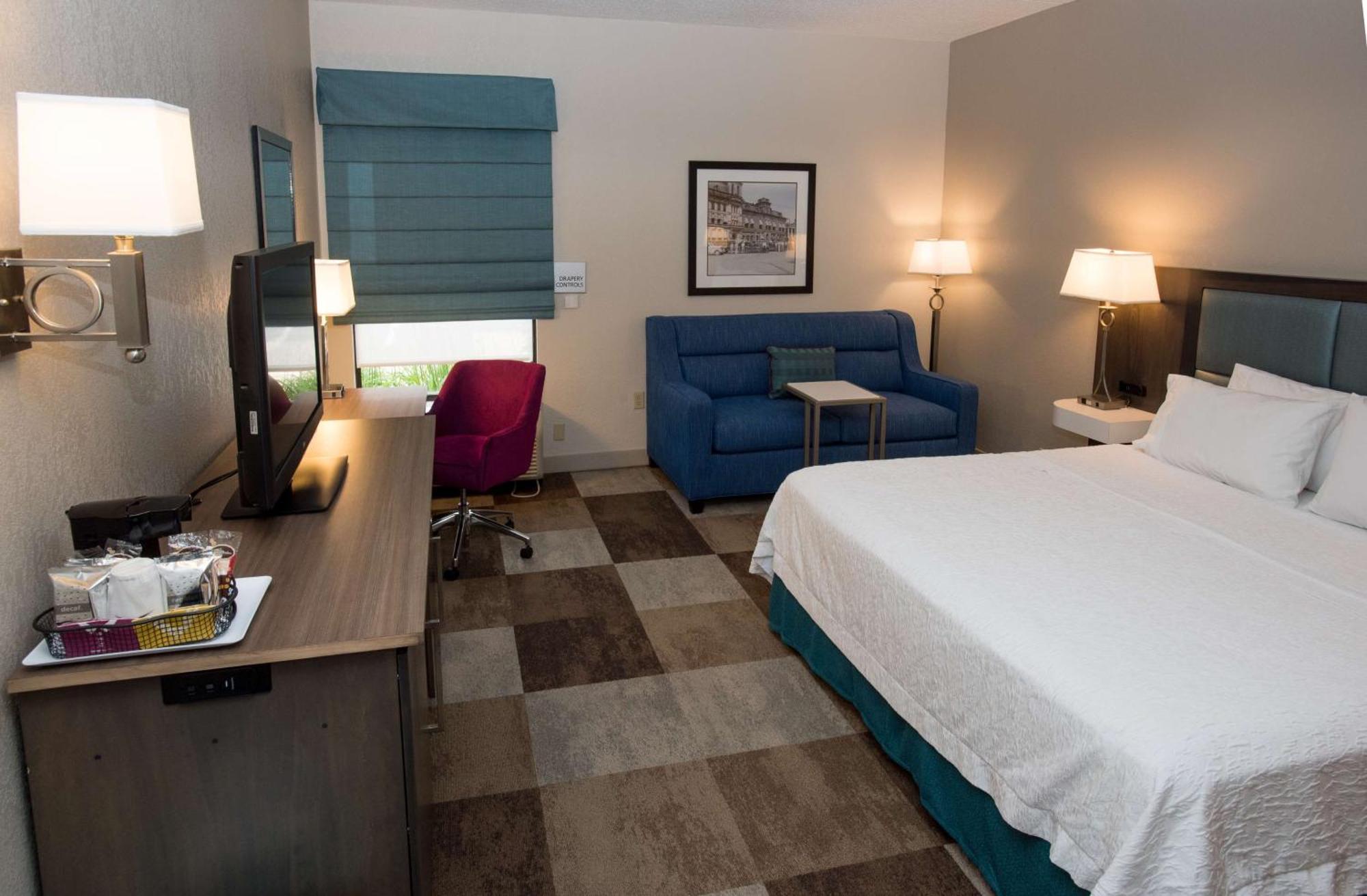 Hampton Inn Вустер Экстерьер фото