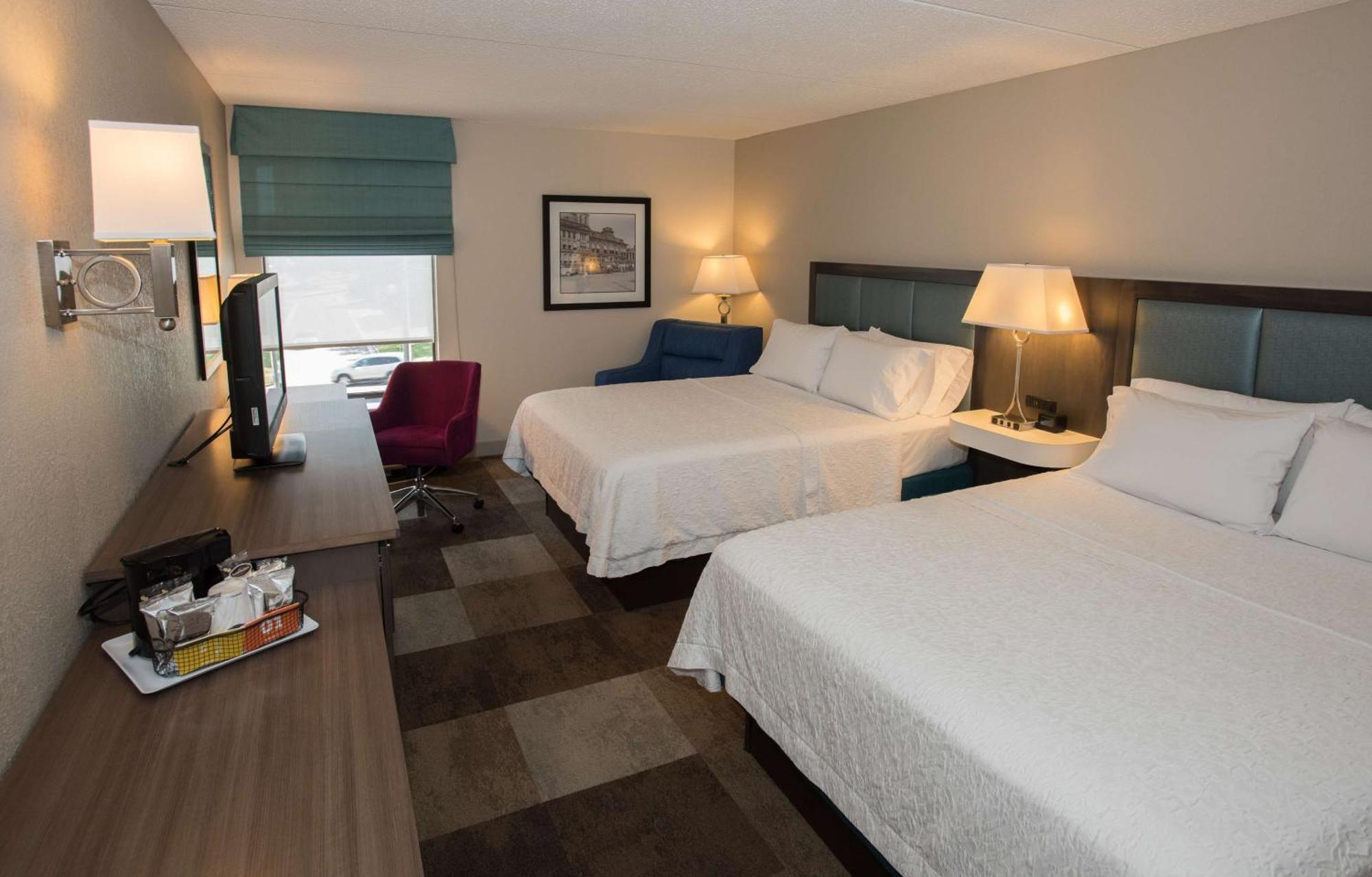 Hampton Inn Вустер Экстерьер фото